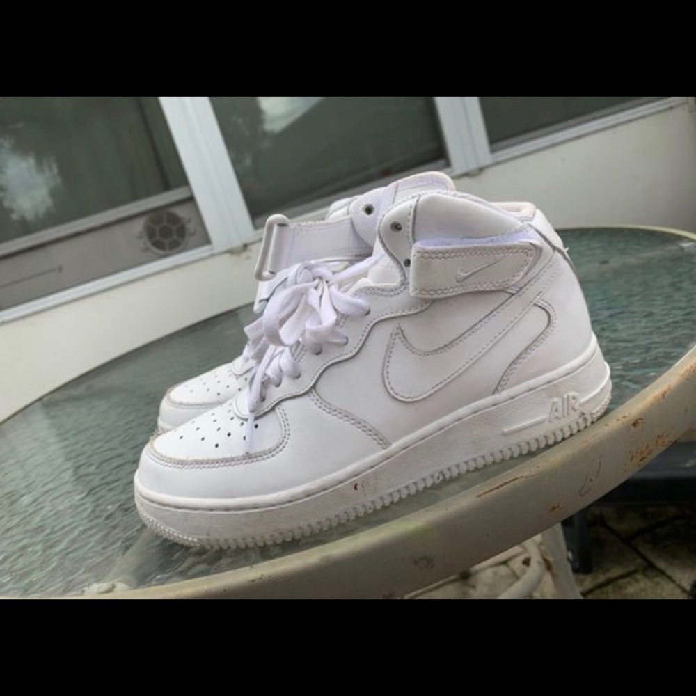 High top airforces with crease protector
